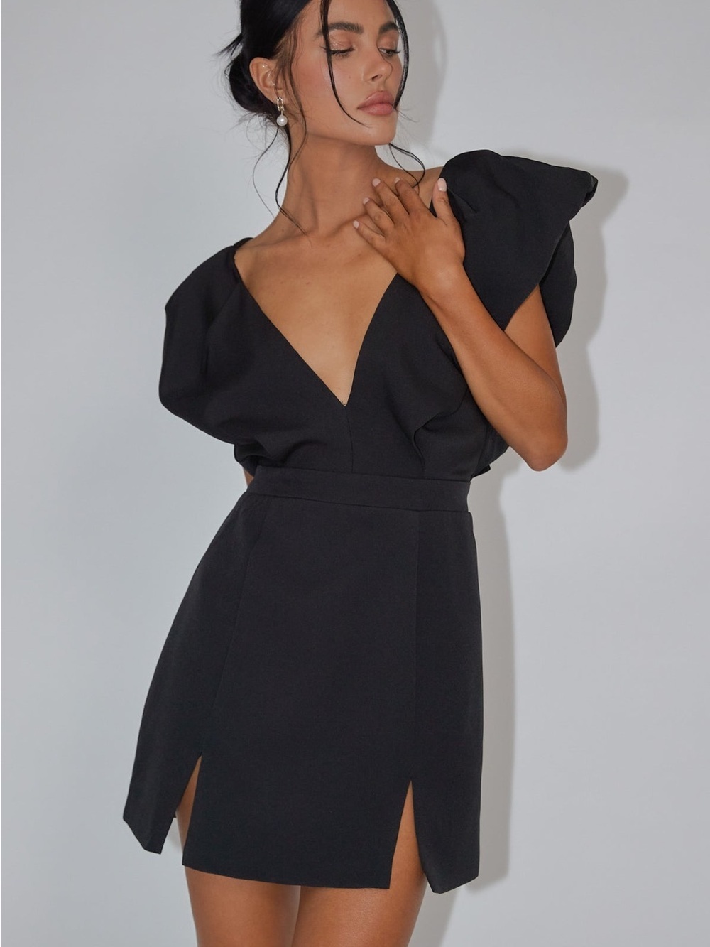 Selfie Leslie Black Puff Sleeve Plunge Mini Dress Size L